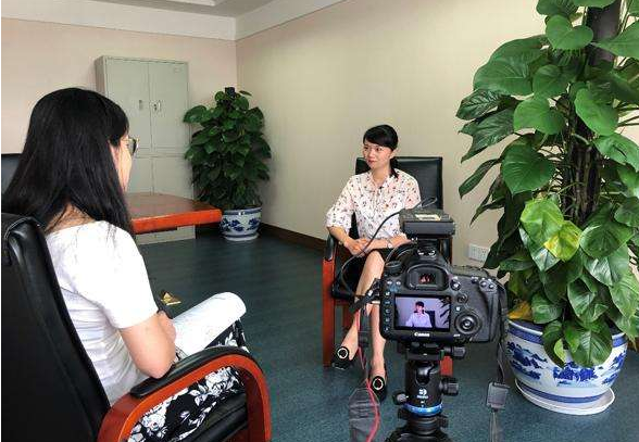 “熊海子”沉迷于网络游戏。充值容易，退款难