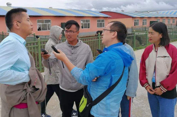 黄金珠宝公司已经派出了许多信托公司去打雷，而且每一方都有自己的话